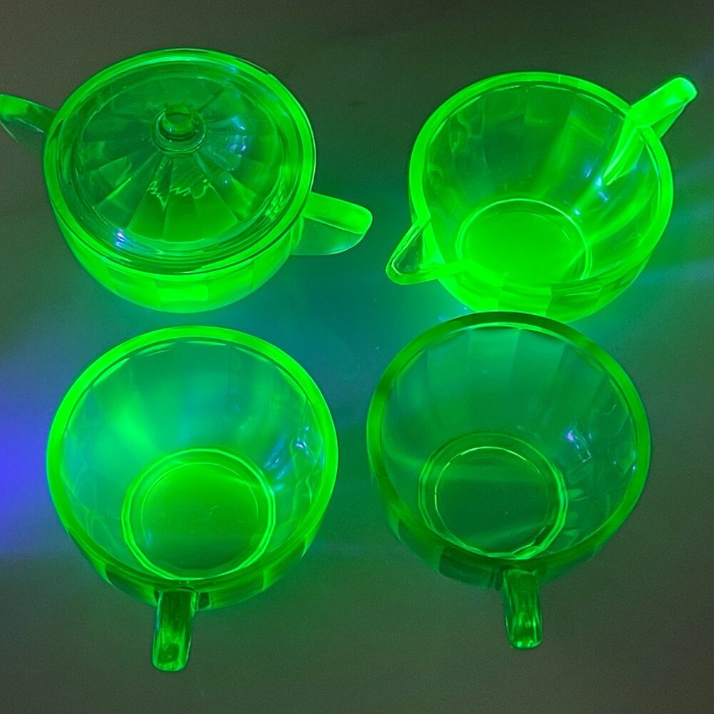 1930s Akro Agate Uranium Glass Espresso-Sized Glass Set - Picture 2 of 15